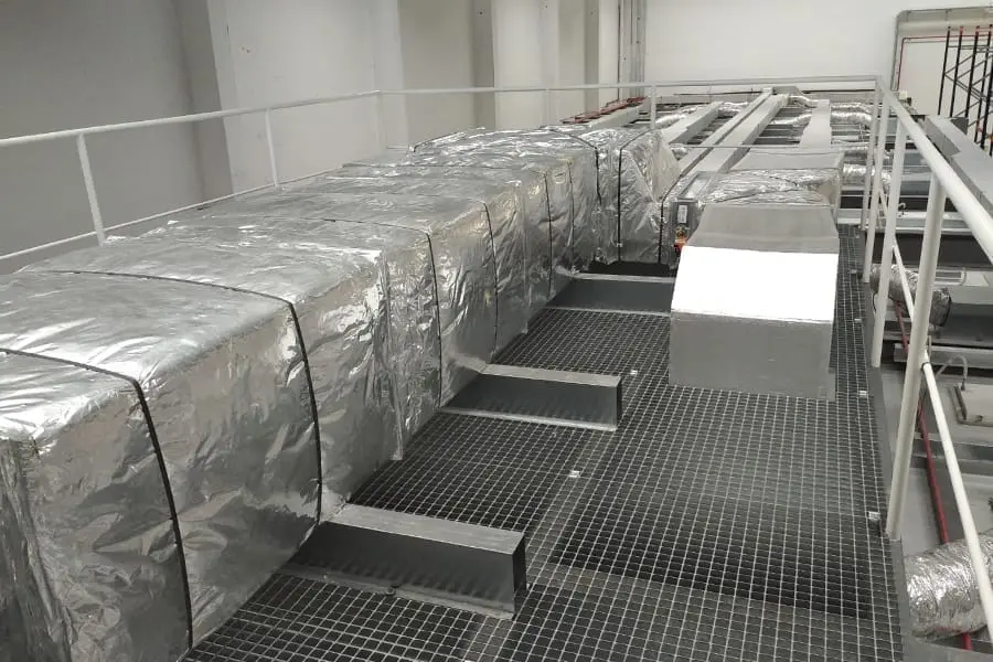 Proyecto de climatización en una sala de fabricación de mascarillas para Mondragon Assembly